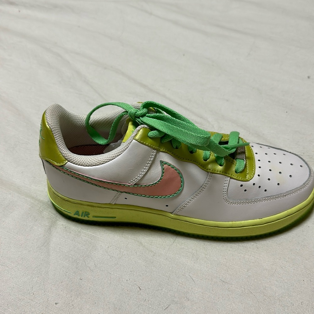 Women’s green and pink Nike Air, NEVER WORN!!